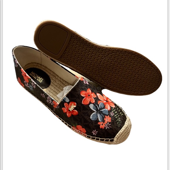 Michael Kors Slip On - Picture 2 of 5